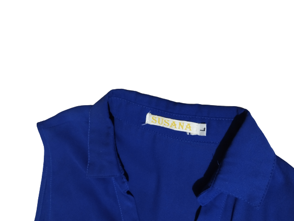 Blusa azul con bolsillos
