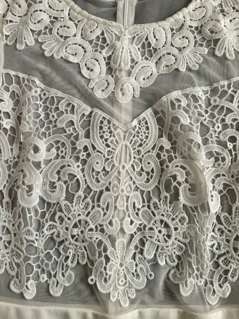 Diseño frontal del vestido.
