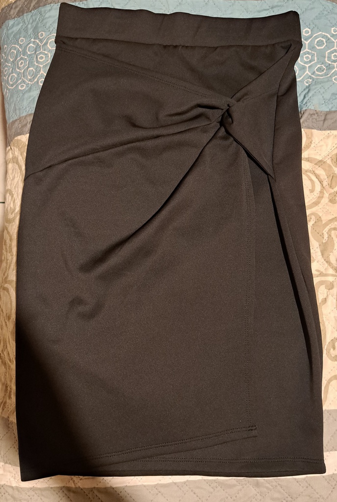 Falda negra nueva marca Urban