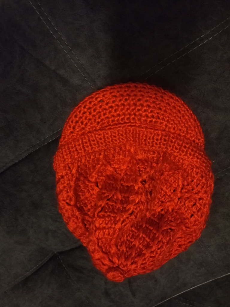 gorra roja de lana